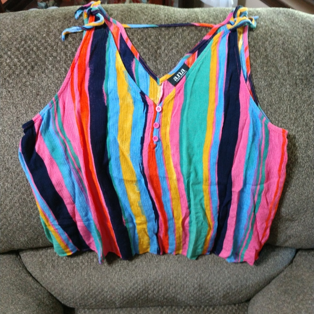 Tops - Picture 2 of 4